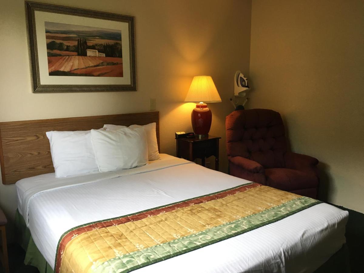 Cassville Four Seasons Inn & Suites 외부 사진
