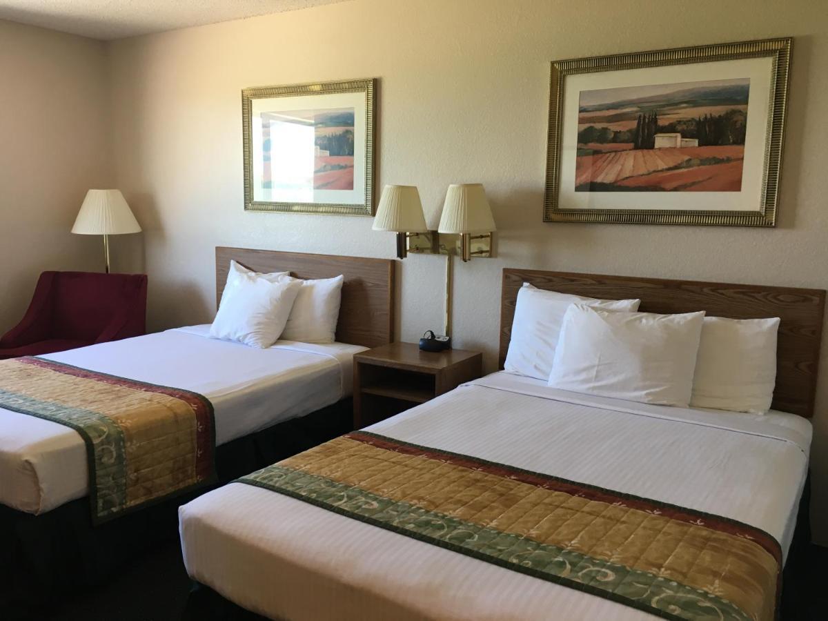 Cassville Four Seasons Inn & Suites 외부 사진