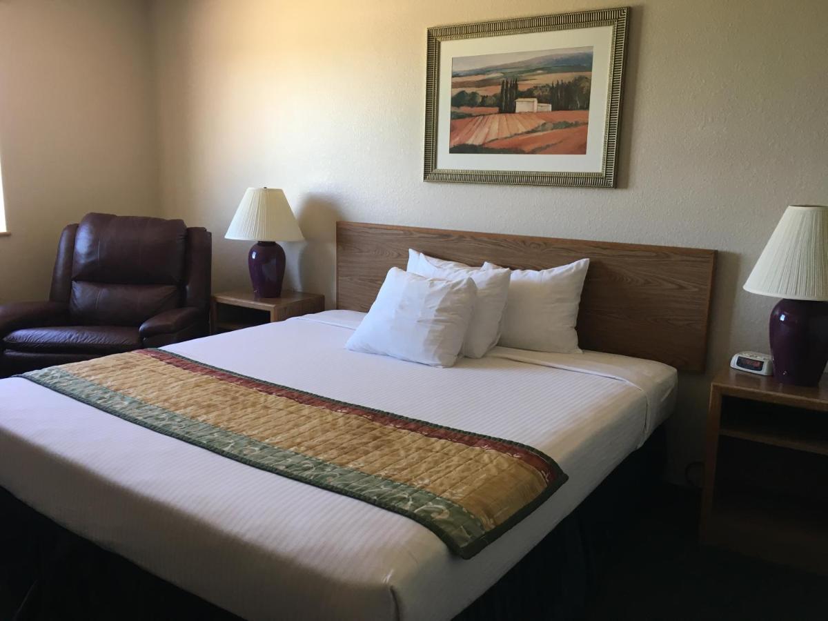 Cassville Four Seasons Inn & Suites 외부 사진